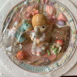 New Precious Moments Girl With Bunny Plate